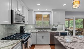 2535 Barrett Springs Dr, Ballwin, MO 63021