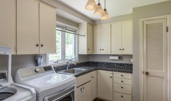 11 MEADOWBROOK Ct, Appleton, WI 54914