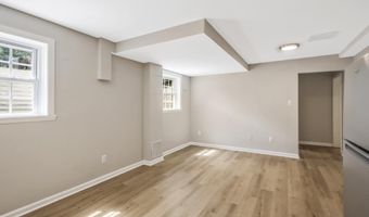 706 N CLEVELAND St, Arlington, VA 22201