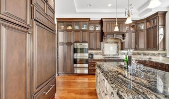 295 Meadowbrook Country Club Est, Ballwin, MO 63011