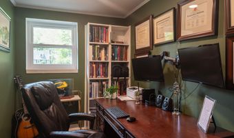 62 Palomino Ln, Bedford, NH 03110