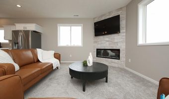 2427 E Caolinn Pl, Brandon, SD 57005