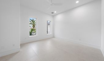 100 Glenbrook Ct, Atlantis, FL 33462