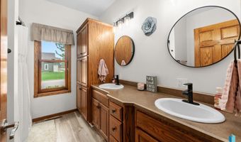 1005 Walnut St, Beresford, SD 57004