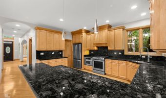 1017 E Red Oak St, Addison, IL 60101