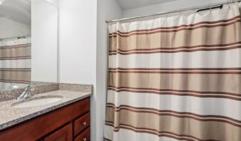 27 Riverview Ct 27, Brookfield, CT 06804