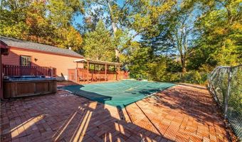 584 Division Rd, East Greenwich, RI 02818