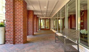 635 SLATERS Ln G-01, Alexandria, VA 22314