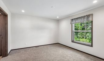 7368 NE BERWICK Dr 11, Ankeny, IA 50021
