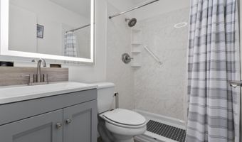 32 Glenview Dr 32, Cromwell, CT 06416