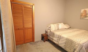 454 E Shore Dr, Adirondack, NY 12808