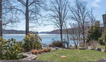 10 Oak Point Clb, New Milford, CT 06776