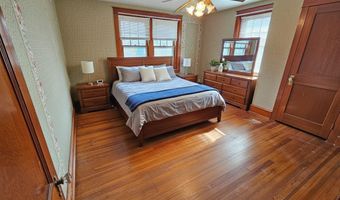 320 S 9TH St, Akron, PA 17501