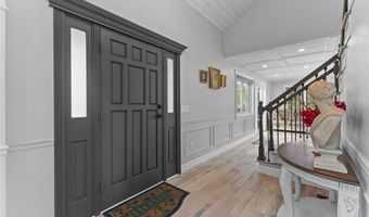 10 J H Dwyer Dr, Middletown, RI 02842