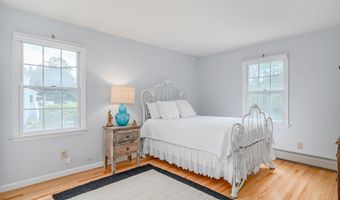 20 Laura Dr, Danbury, CT 06811