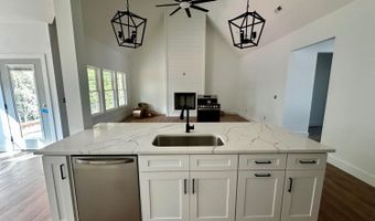470 Somerset Dr, Appomattox, VA 24522