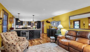 7 Shalamar Ct, Amherst, NY 14068