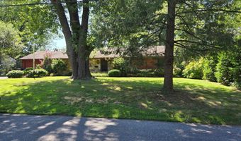 8 Greenwood Pl, Middletown, NJ 07748