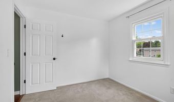 19 Midway Dr, Albany, NY 12205