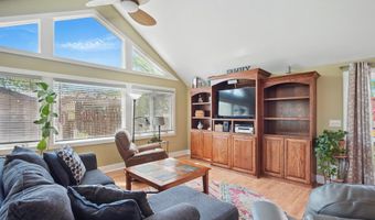 1208 7th St NW, Altoona, IA 50009