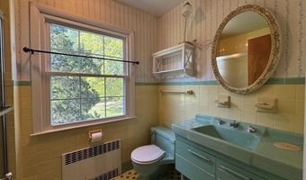 4 Noonan Ln, Albany, NY 12209