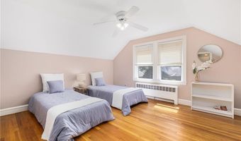 75 Markwood Dr, Barrington, RI 02806