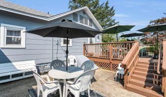 324 E End Ave, Belford, NJ 07718