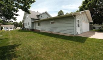 804 6th Ave, Alton, IA 51003