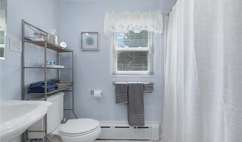 289 Oliphant Ln, Middletown, RI 02842
