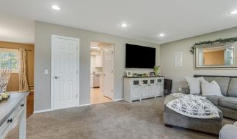 13 Manor Dr, Andover, NJ 07860