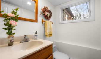 88 Evans Ave, Albertson, NY 11507
