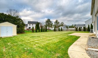 915 Red Tailed Ln, Amherst, OH 44001