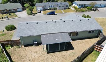 824 KEVIN Pl, Brookings, OR 97415