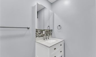 797 E Market St 221, Akron, OH 44305