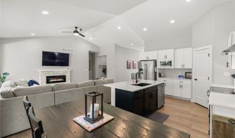 1040 W Trace Pl, Polk City, IA 50226