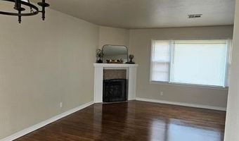 1038 E WALNUT St, Altus, OK 73521