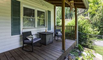 688 Saunders Hollow Rd, Barboursville, WV 25504