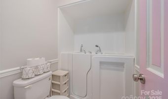 2106 Woodhurst Ln, Albemarle, NC 28001