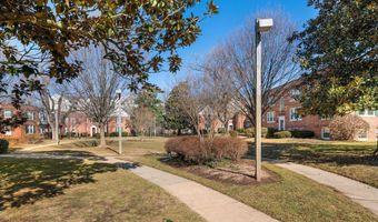 1817 N QUEENS Ln 2-161, Arlington, VA 22201
