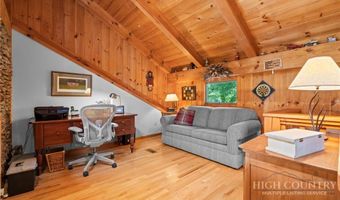 221 White Oak Trl, Banner Elk, NC 28604