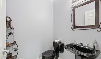 15586 Cedar Ln, Basehor, KS 66007