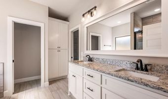 2 Hebrides Cir, Bella Vista, AR 72715