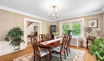 121 Commonwealth Ave, Warwick, RI 02886