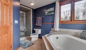 E7009 Jackson Rd, Algoma, WI 54201