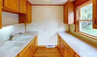 46 Crest Ave, Auburn, ME 04210