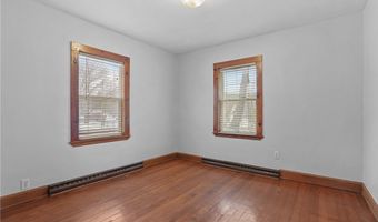 2218 Lee Dr, Akron, OH 44306