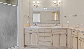 1717 Red Oak St, Ardmore, OK 73401