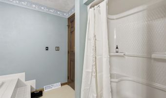W2530 BROOKHAVEN Drive, Appleton, WI 54915