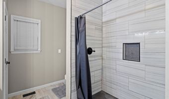104 Shadows Lawn Dr, Athens, TN 37303