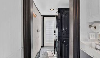 48 6th St, Bangor, ME 04401